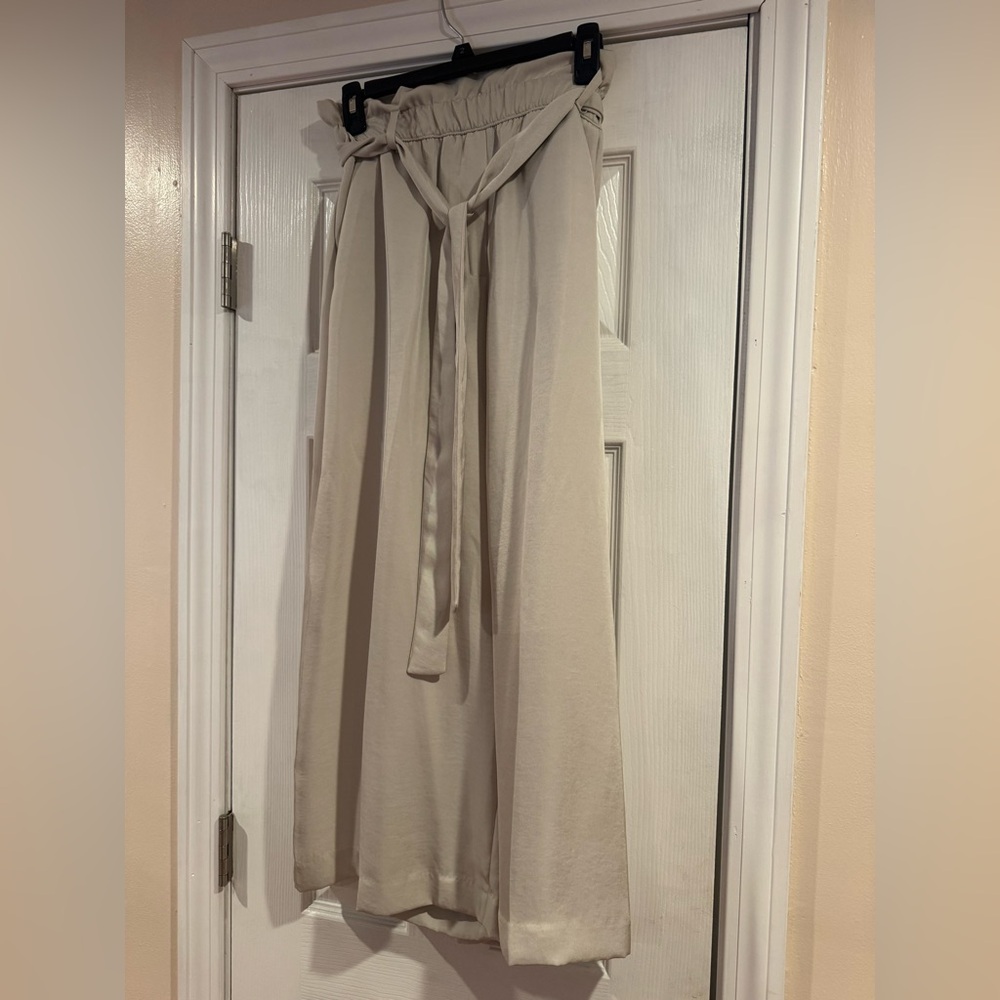 Express super high rise cropped Cream Women's pants